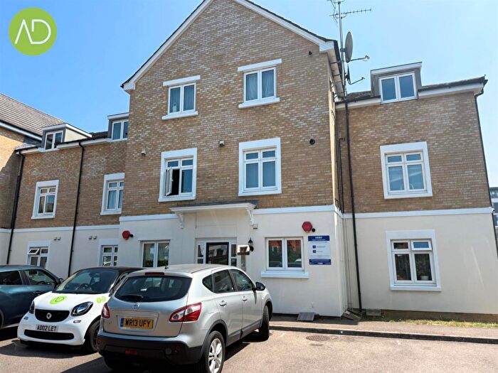 2 Bedroom Apartment To Rent In Brownlow Close, Barnet, EN4