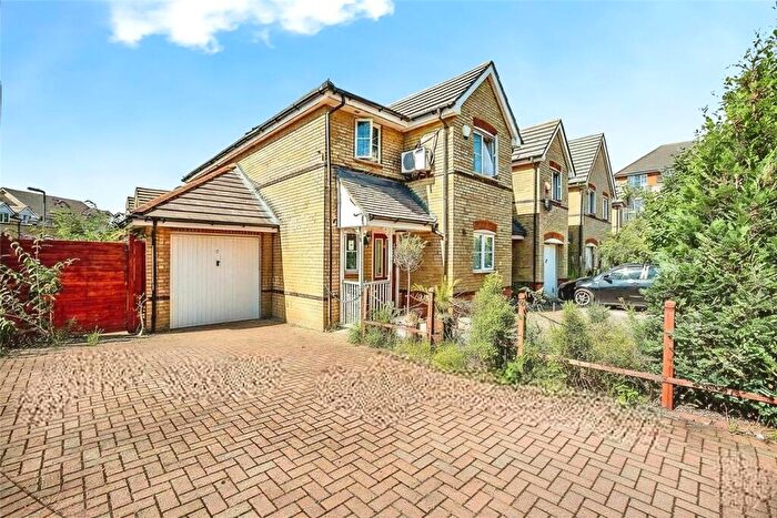 3 Bedroom End Of Terrace House For Sale In Joseph Hardcastle Close, London, SE14