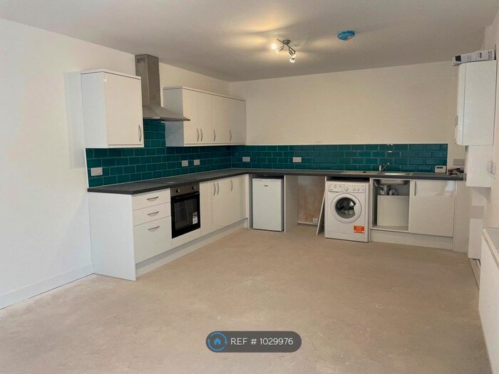 2 Bedroom Flat To Rent In North Hill, Plymouth, PL4