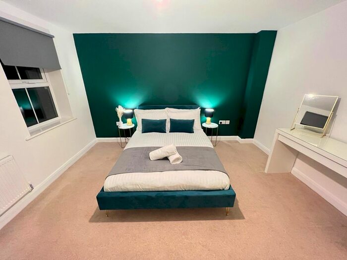 4 Bedroom Flat To Rent In Besford Close, Manchester, M14