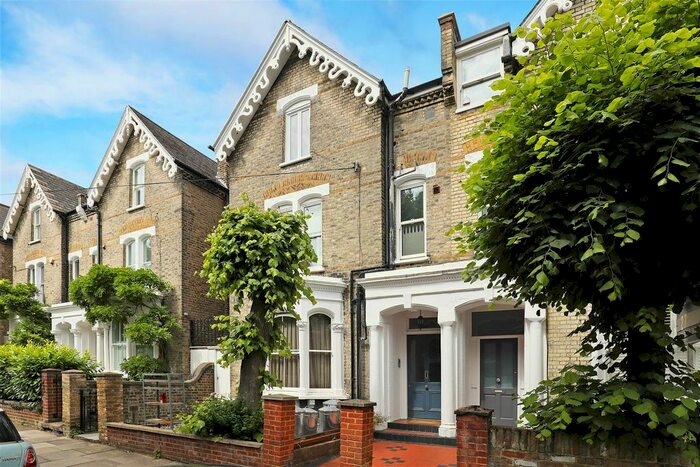 2 Bedroom Flat To Rent In Winthorpe Road, Putney, London, SW15