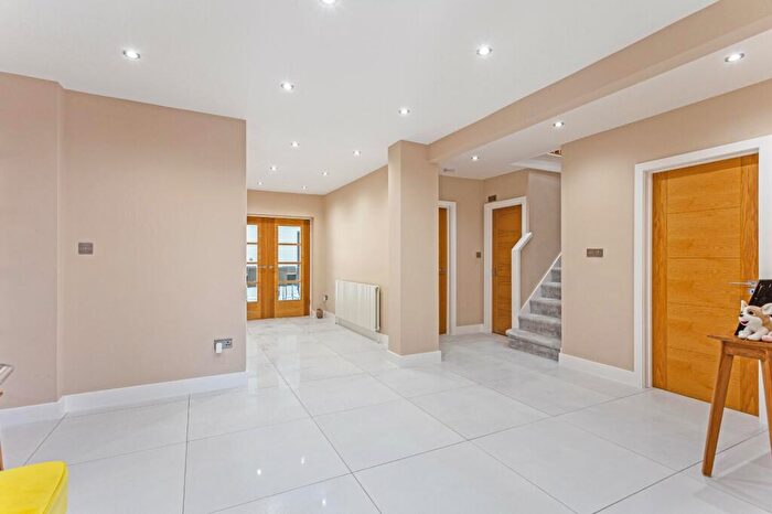 5 Bedroom Detached House For Sale In Butlers Court Road, Beaconsfield, Buckinghamshire, HP9