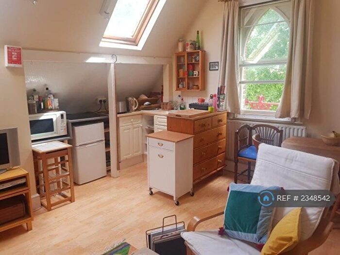 Studio To Rent In East Dulwich, London, SE22