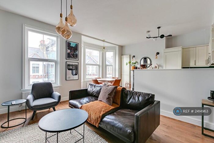 2 Bedroom Flat To Rent In College Place, London, NW1