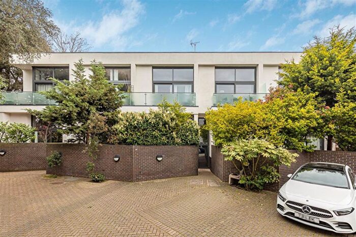 2 Bedroom Flat To Rent In Clarence Lane, Putney, SW15