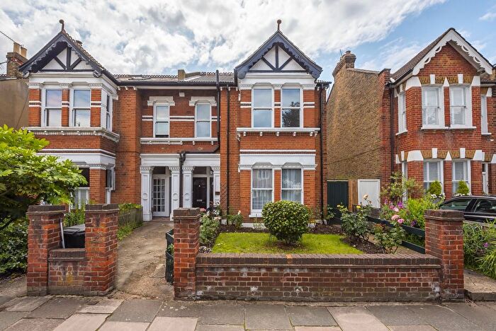 3 Bedroom Flat To Rent In Kingston Road, Teddington, TW11