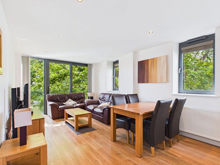 2 Bedroom Flat For Sale In Clarence Street, Staines-Upon-Thames, Surrey, TW18