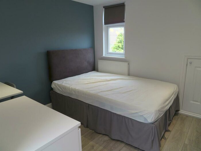 6 Bedroom House To Rent In Edmund Road, Southsea, PO4