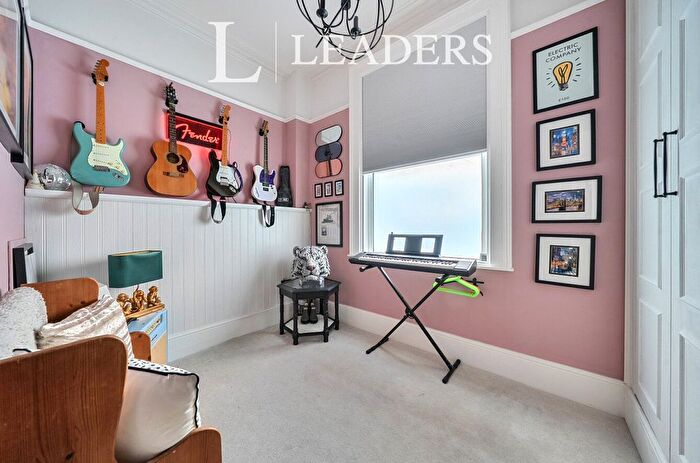 2 Bedroom Flat For Sale In St. Johns Road, Tunbridge Wells, Kent, TN4