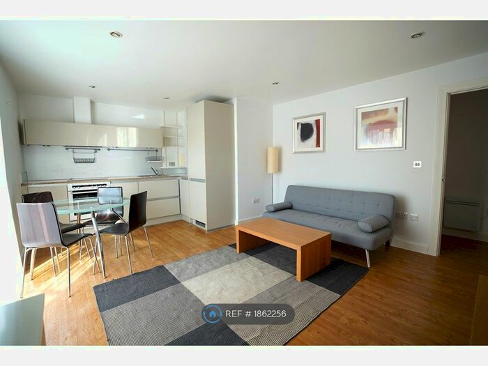 2 Bedroom Flat To Rent In Queensgate House, London, E3