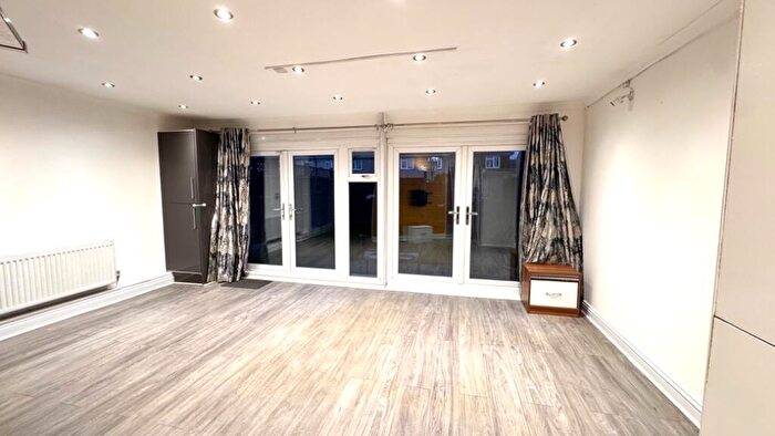 3 Bedroom End Of Terrace House To Rent In Claridge Road, Dagenham, London, RM8