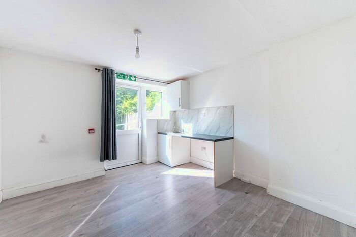 6 Bedroom Terraced House To Rent In Windsor Crescent, Wembley, HA9