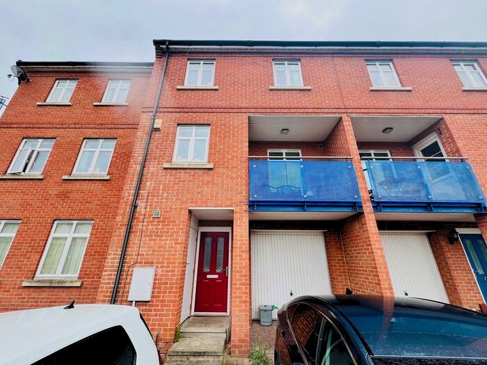 4 Bedroom Town House To Rent In Fletton Avenue, Peterborough, PE2