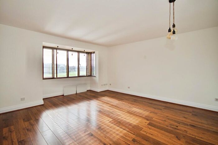 2 Bedroom Flat For Sale In Winchester Close, Beckton, London, E6