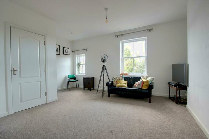 2 Bedroom Apartment To Rent In Western Road, Tring, HP23