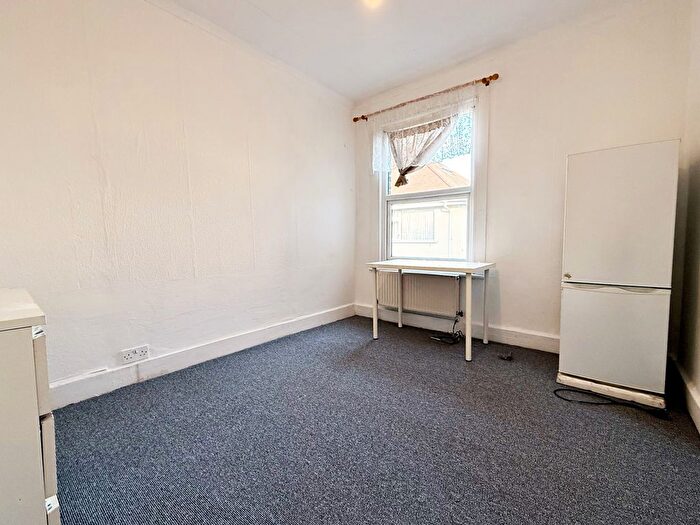 2 Bedroom Maisonette To Rent In Nicholes Road, Hounslow, TW3