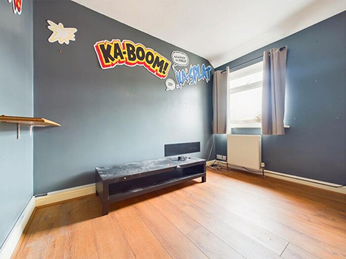 3 Bedroom End Of Terrace House For Sale In Dale Avenue, Carlton, Nottingham, NG4