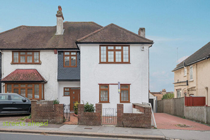 4 Bedroom Semi-Detached House To Rent In Coombe Road, Croydon, CR0