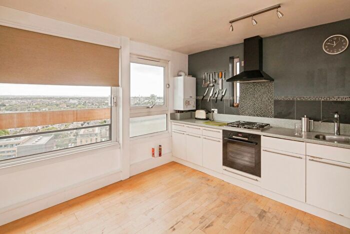 2 Bedroom Flat For Sale In Battersea Church Road, London, SW11