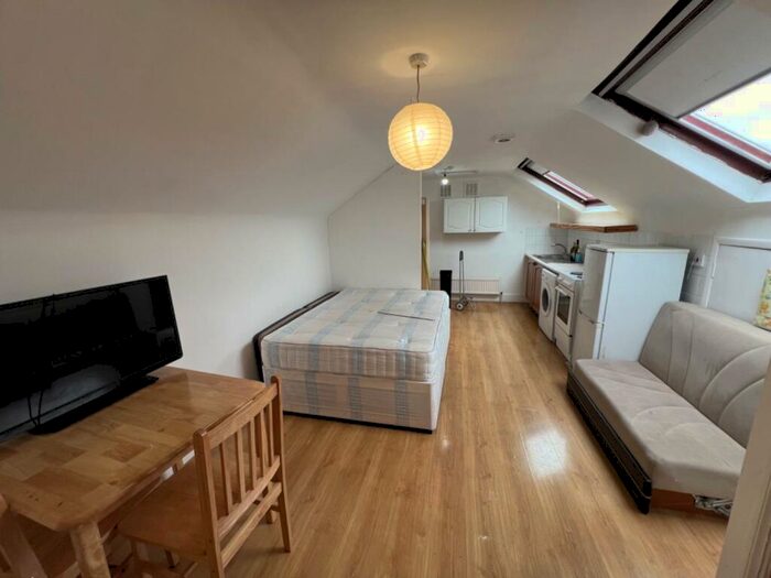 Studio To Rent In Upper Tollington Park, London, N4