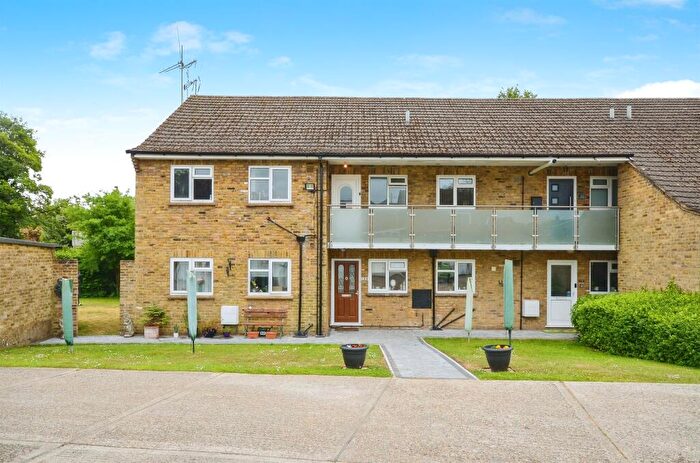 2 Bedroom Flat For Sale In Grove Road, Harpenden, AL5