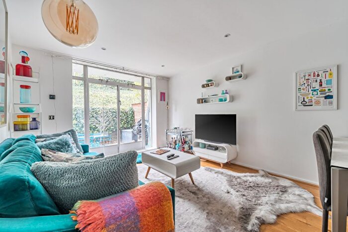 2 Bedroom Flat For Sale In Myddelton Passage, Clerkenwell, London, EC1R