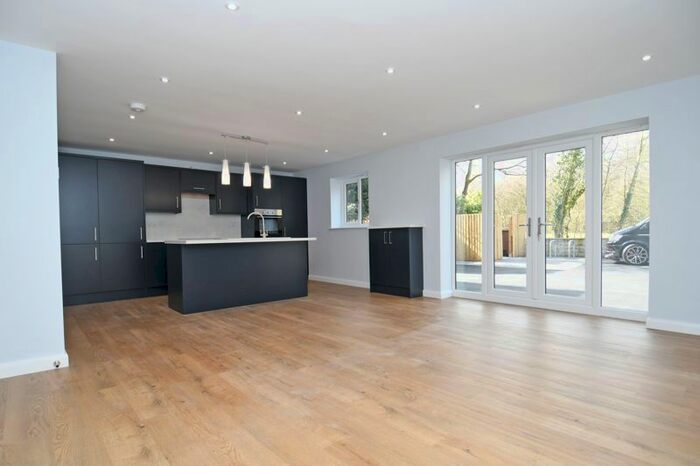 2 Bedroom Flat To Rent In Lime Pit Lane, Stanley, Wakefield, WF3