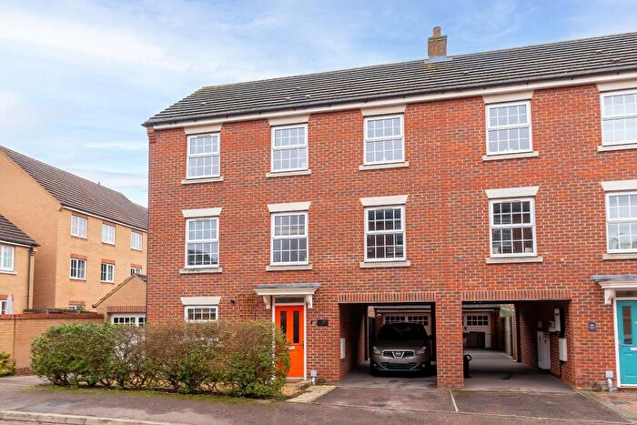 4 Bedroom Semi Detached House For Sale In Cormorant Way, Leighton Buzzard, LU7