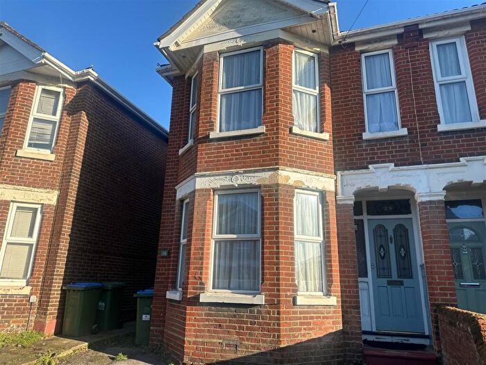 3 Bedroom Semi-Detached House To Rent In Rampart Road, Southampton, SO18
