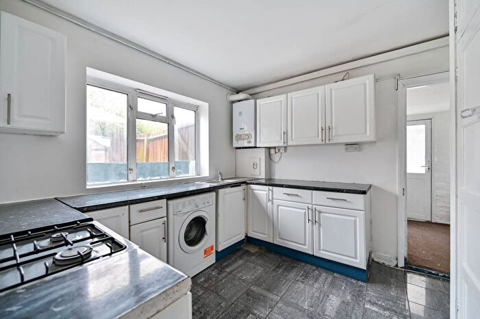 2 Bedroom Maisonette For Sale In Grantley Road, Hounslow, TW4