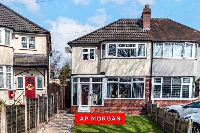 3 Bedroom Semi Detached House For Sale In Broughton Crescent, Birmingham, West Midlands, B31