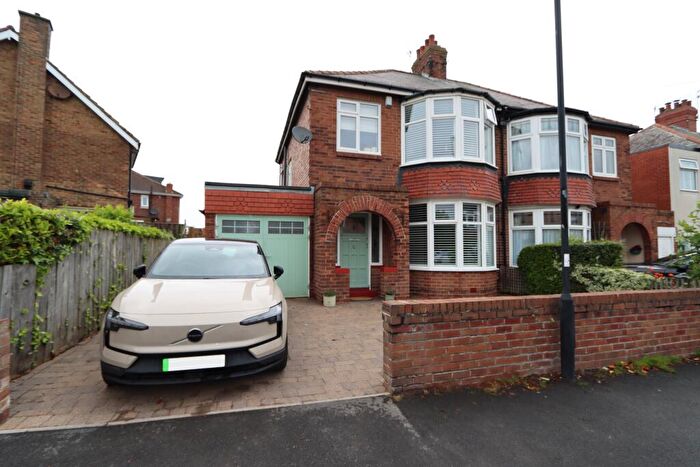 3 Bedroom Semi-Detached House For Sale In Links Avenue, Whitley Bay, Tyne And Wear, NE26