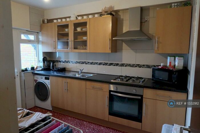 1 Bedroom Flat To Rent In Ground Floor, London, E6
