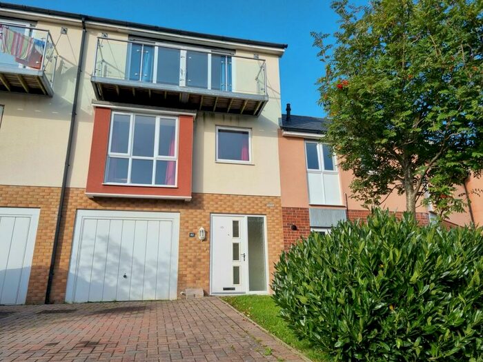 3 Bedroom Town House To Rent In Y Bae, Bangor, LL57