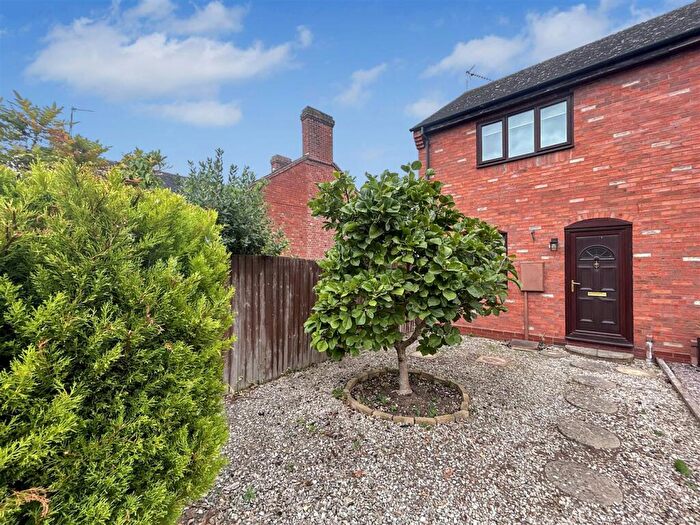 2 Bedroom End Of Terrace House To Rent In Simmons Court, Wellesbourne, Warwick, CV35