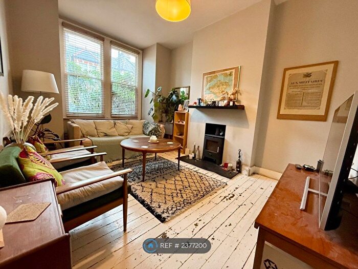 1 Bedroom Flat To Rent In Strathleven Place, London, SW2