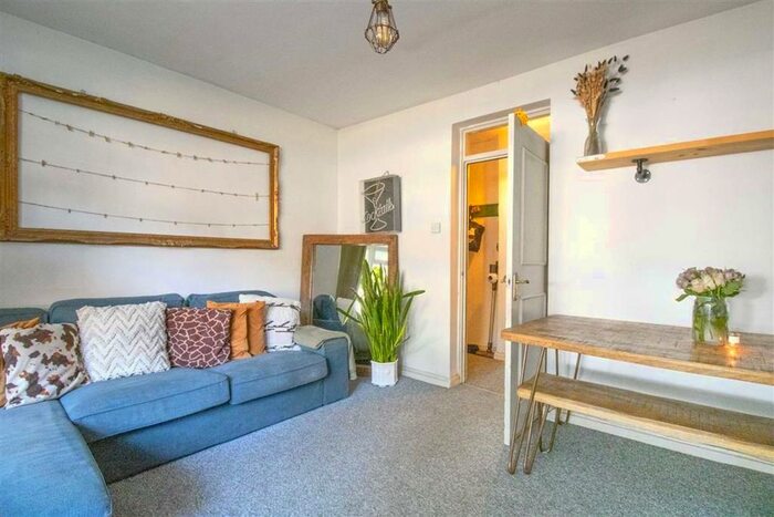 2 Bedroom Flat To Rent In Beaconsfield Close, London, SE3