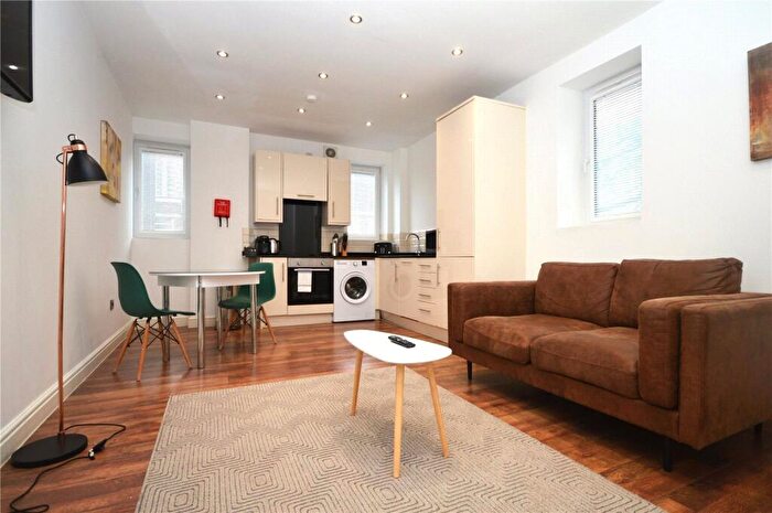 1 Bedroom Apartment To Rent In Sanford Street, Swindon, SN1