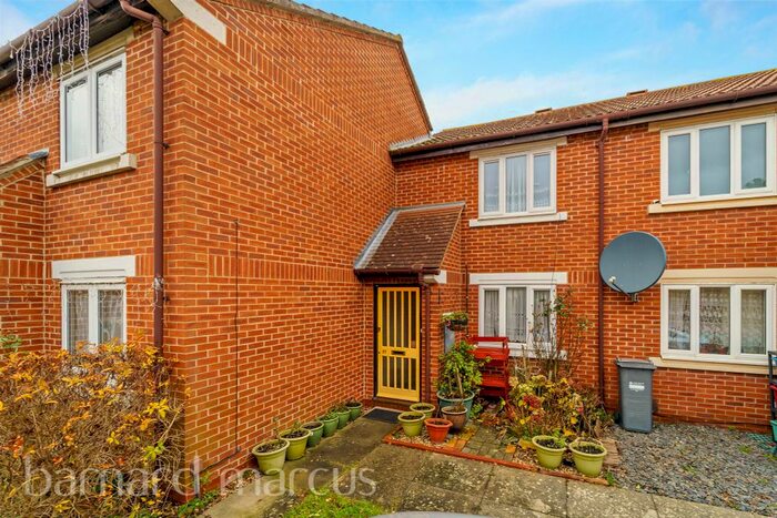2 Bedroom Property To Rent In Tawny Close, Feltham, TW13