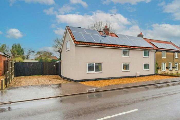 3 Bedroom Semi-Detached House For Sale In Market Street, Shipdham, IP25