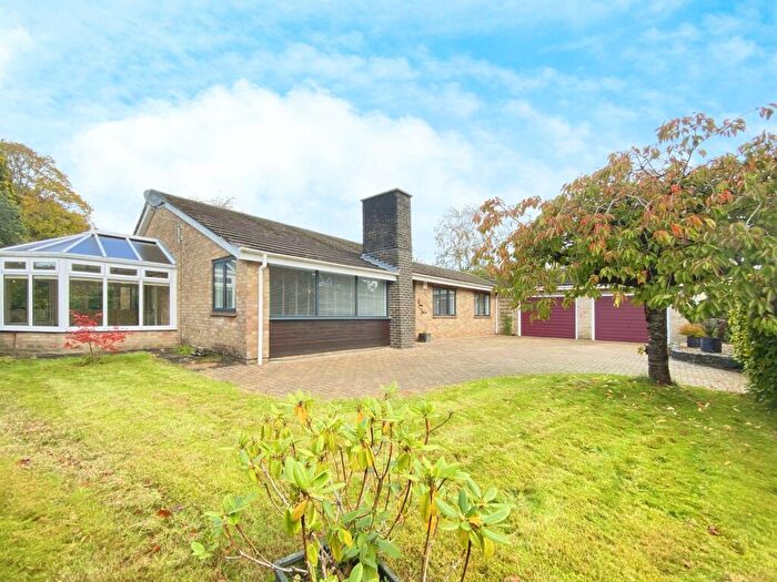 4 Bedroom Detached Bungalow To Rent In Southington, Overton, RG25