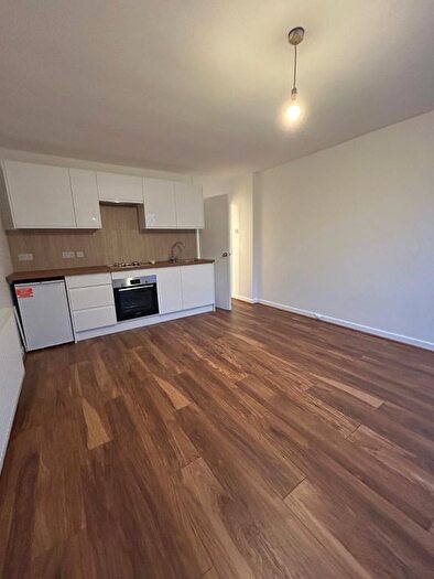 3 Bedroom Flat To Rent In Willesden Lane, London, NW2
