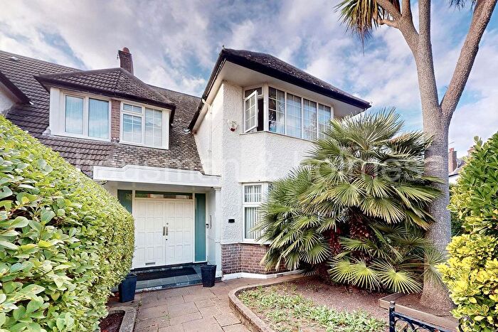 4 Bedroom Semi-Detached House For Sale In Wessex Gardens, NW11