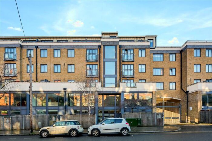 1 Bedroom Flat To Rent In Fairfield Road, Bow, London, E3