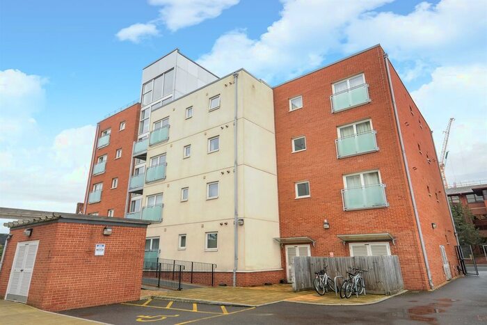 1 Bedroom Flat To Rent In Malcolm Place, Reading, RG1