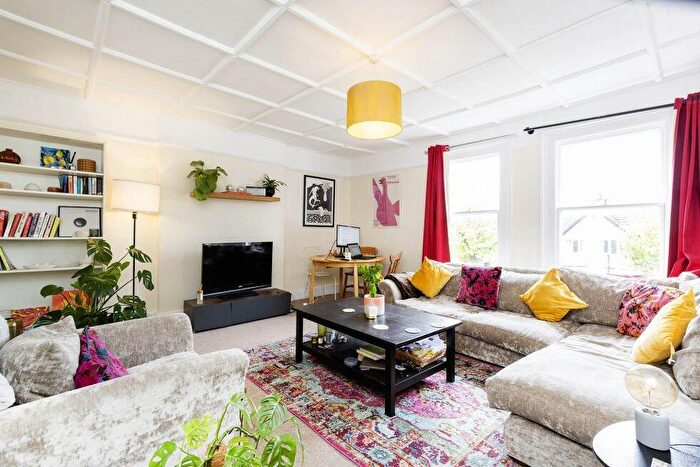 3 Bedroom Flat To Rent In Fordwych Road, West Hampstead, NW2