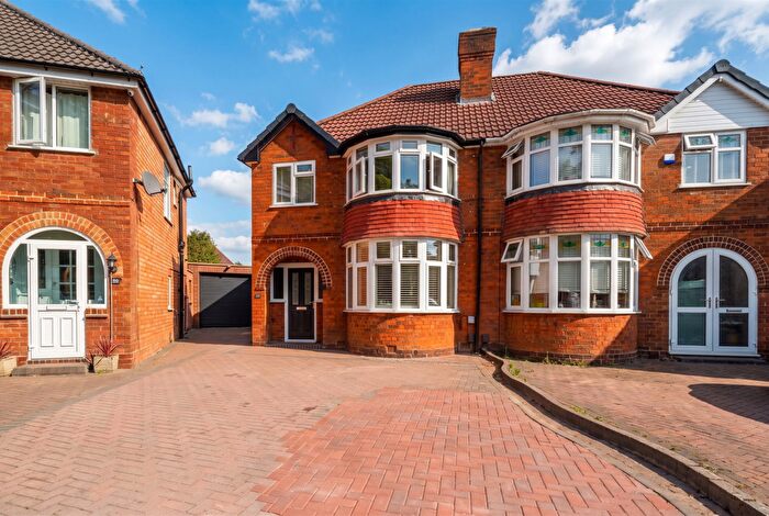 3 Bedroom Semi-Detached House For Sale In Nayland Croft, Hall Green, B28