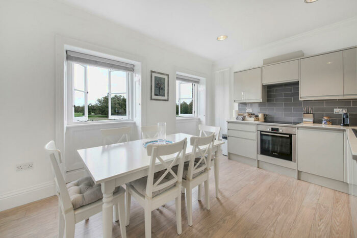 1 Bedroom Apartment To Rent In Craven House, Hampton Court Road, KT8