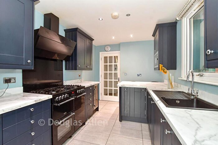 3 Bedroom Terraced House For Sale In Gloucester Road, Walthamstow, E17