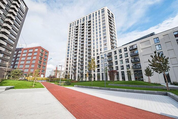 2 Bedroom Flat To Rent In Botanic Square, Canning Town, E14